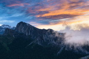 Blick auf den großen Settsass vom Falzaregopass, Sonnenuntergang, Dolomiten, Italien Blick auf den großen Settsass vom Falzaregopass, Sonnenuntergang, Dolomiten, Italien